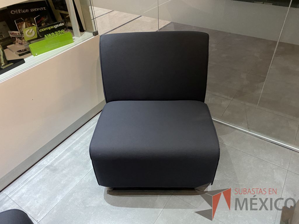 Lote 002 - Sillón de 1 plaza, asiento y respaldo color en tela color gris - Imagen 3