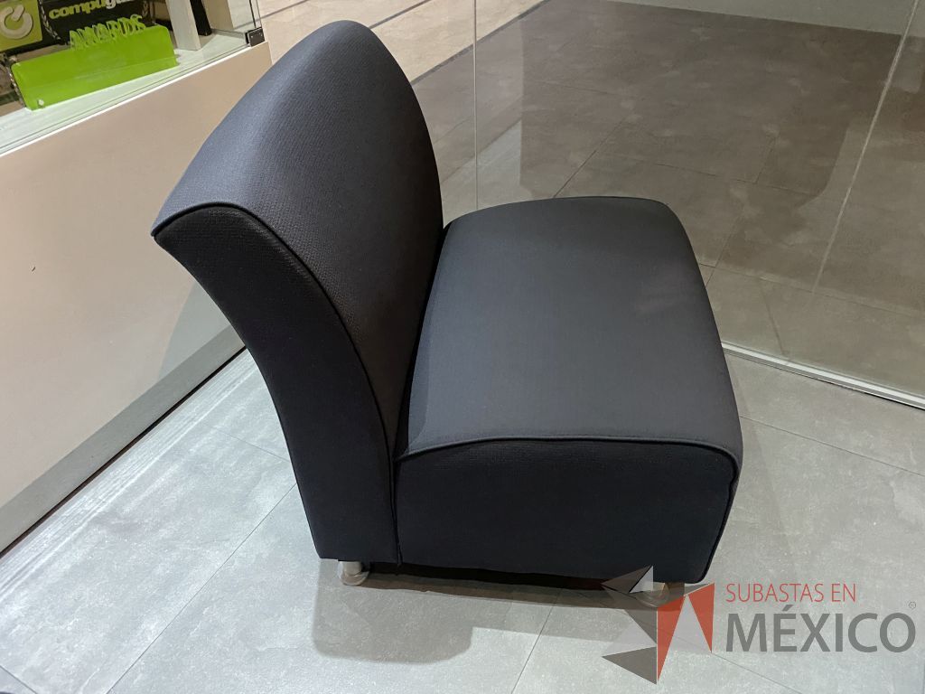 Lote 002 - Sillón de 1 plaza, asiento y respaldo color en tela color gris - Imagen 4