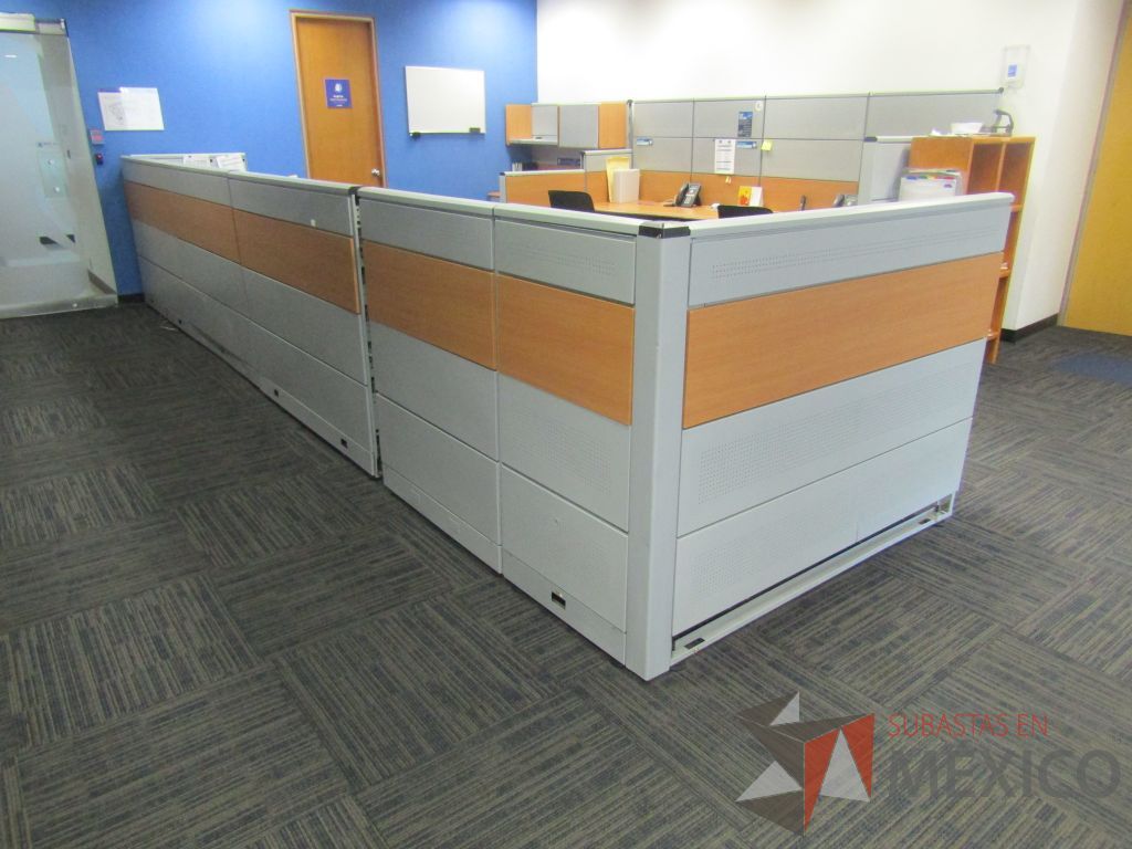 Lote 109 - Estación de trabajo lineal para 4 personas con 4 archiveros de 3 cajones - Imagen 2