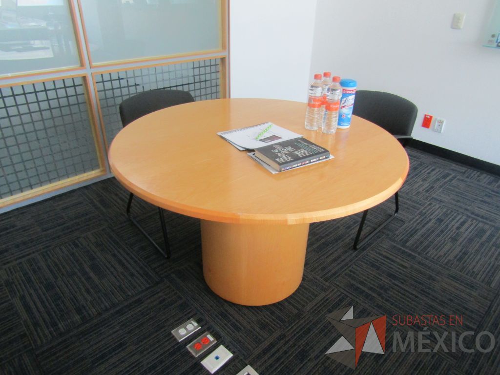 Lote 010 - Oficina ejecutiva con escritorio en forma de herradura, librero y mesa de trabajo - Imagen 3
