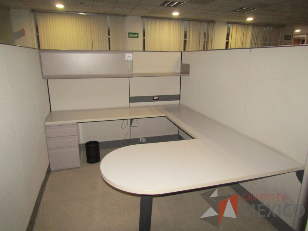 Lote 003 - Estación de trabajo para 9 personas con mampara alta - Imagen 22