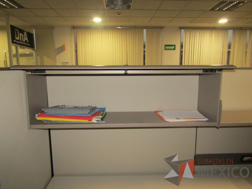Lote 003 - Estación de trabajo para 9 personas con mampara alta - Imagen 25