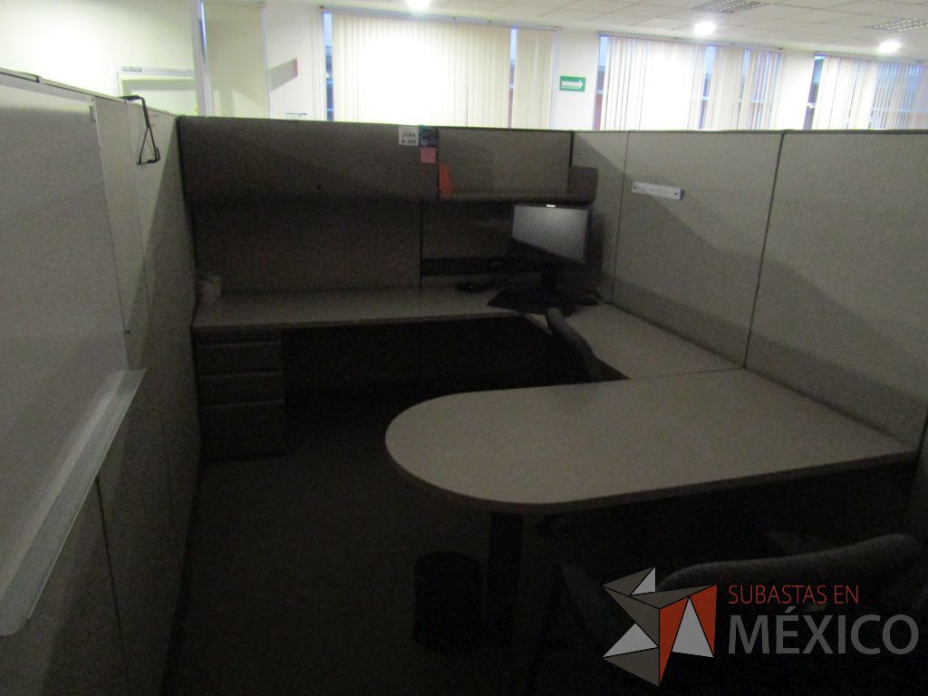 Lote 003 - Estación de trabajo para 9 personas con mampara alta - Imagen 28
