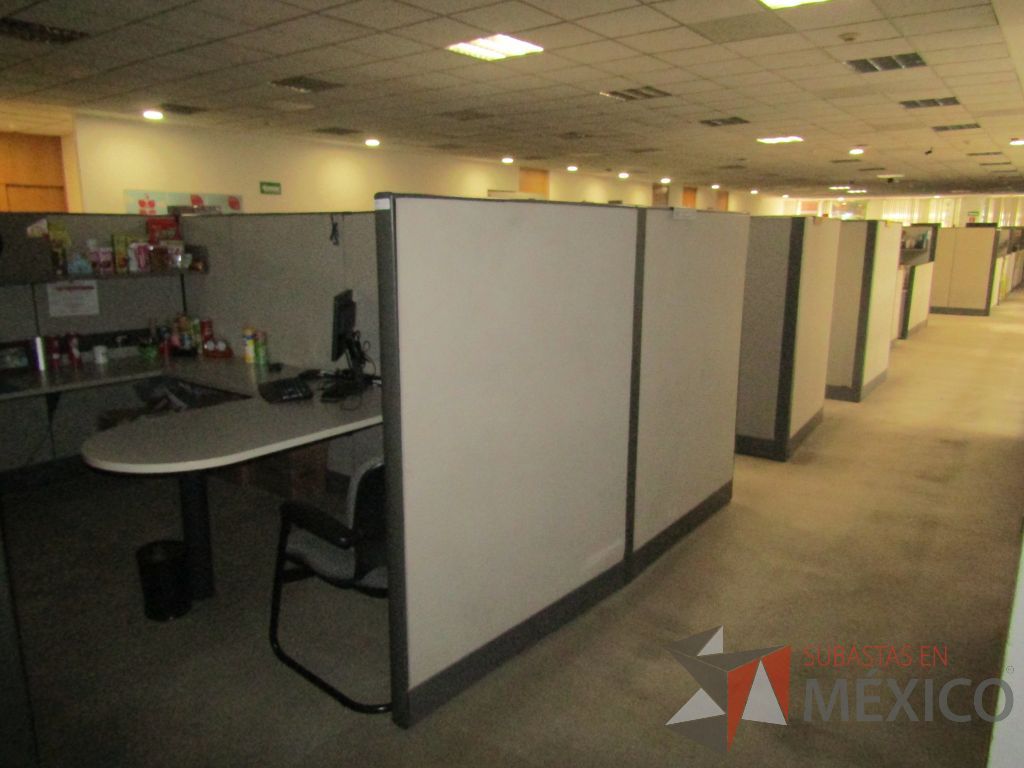 Lote 008 - Estación de trabajo para 8 personas con mampara alta con 8 gavetas - Imagen 6