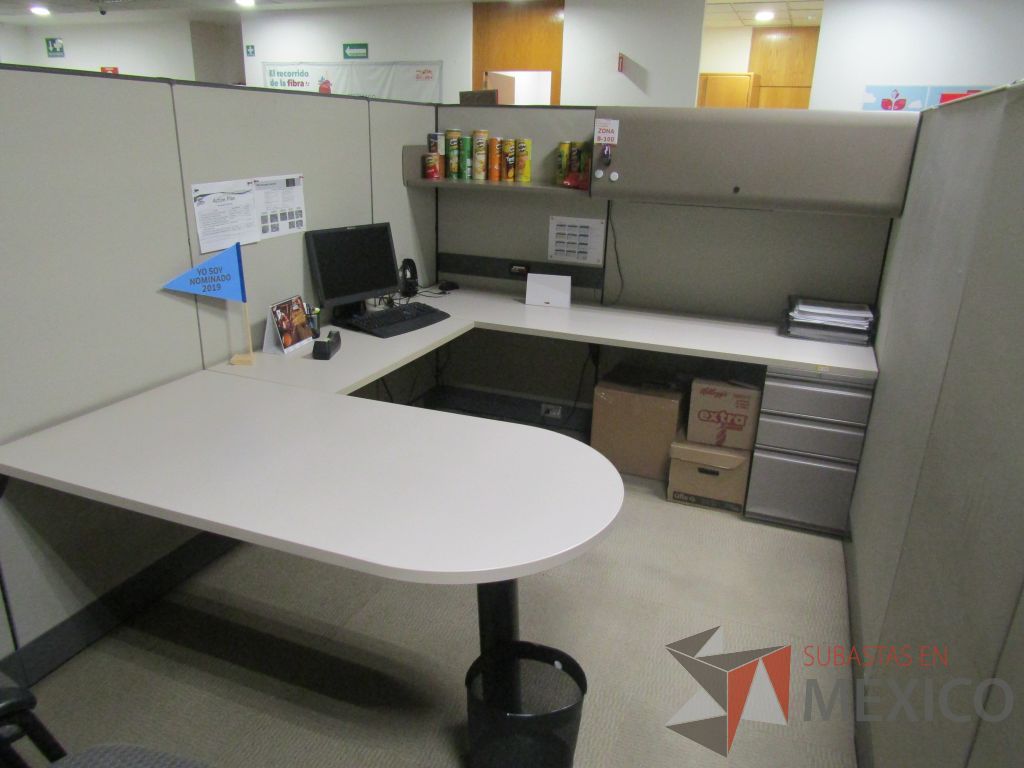 Lote 008 - Estación de trabajo para 8 personas con mampara alta con 8 gavetas - Imagen 8
