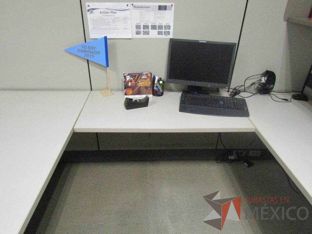 Lote 008 - Estación de trabajo para 8 personas con mampara alta con 8 gavetas - Imagen 10