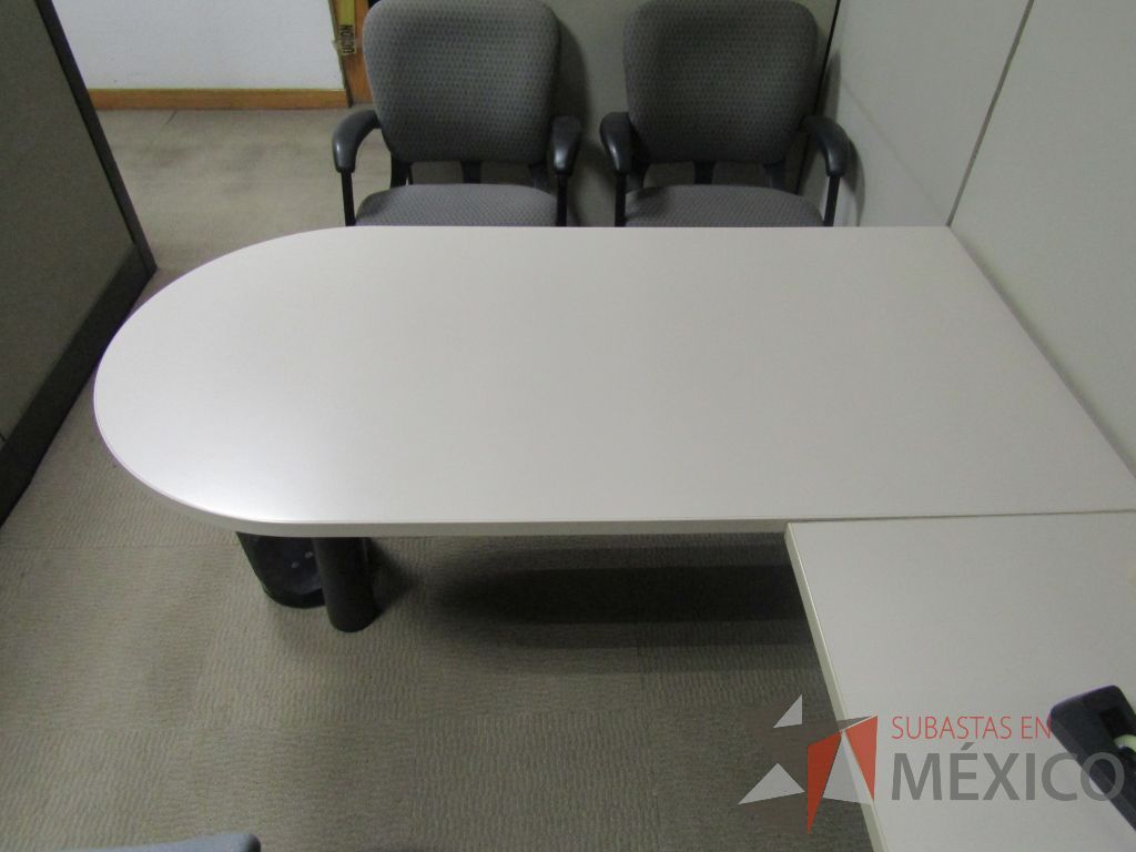 Lote 008 - Estación de trabajo para 8 personas con mampara alta con 8 gavetas - Imagen 11