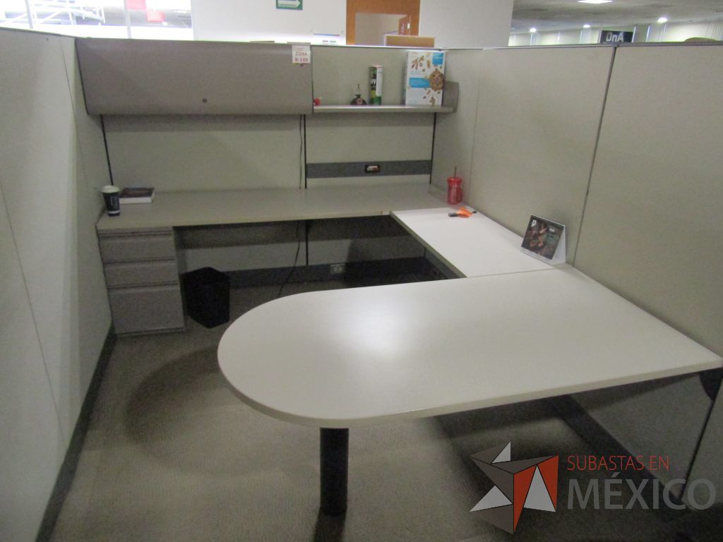 Lote 008 - Estación de trabajo para 8 personas con mampara alta con 8 gavetas - Imagen 24