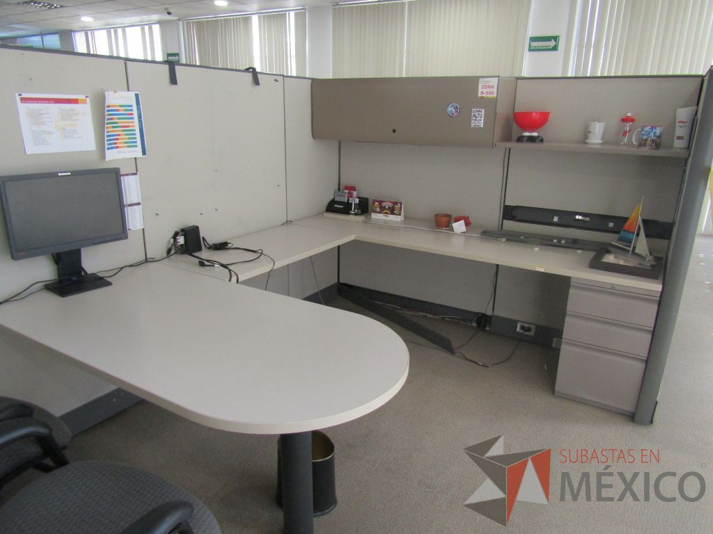 Lote 015 - Estación de trabajo para 13 personas de mampara alta con 13 gavetas - Imagen 17