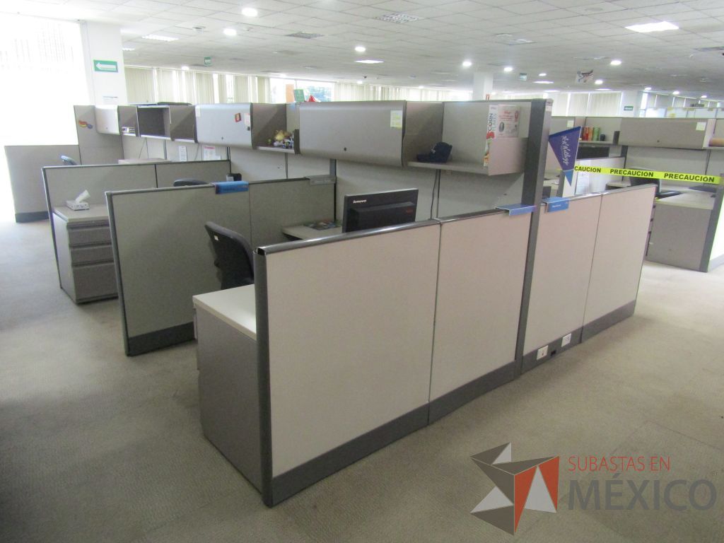 Lote 016 - Estación de trabajo para 8 personas con mampara alta con 8 gavetas - Imagen 2