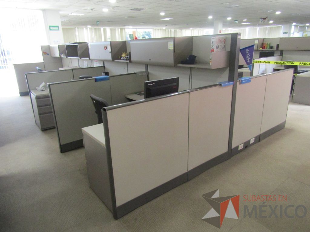 Lote 016 - Estación de trabajo para 8 personas con mampara alta con 8 gavetas - Imagen 3