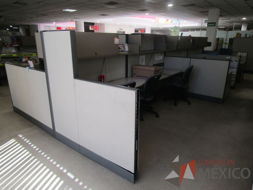 Lote 016 - Estación de trabajo para 8 personas con mampara alta con 8 gavetas - Imagen 4
