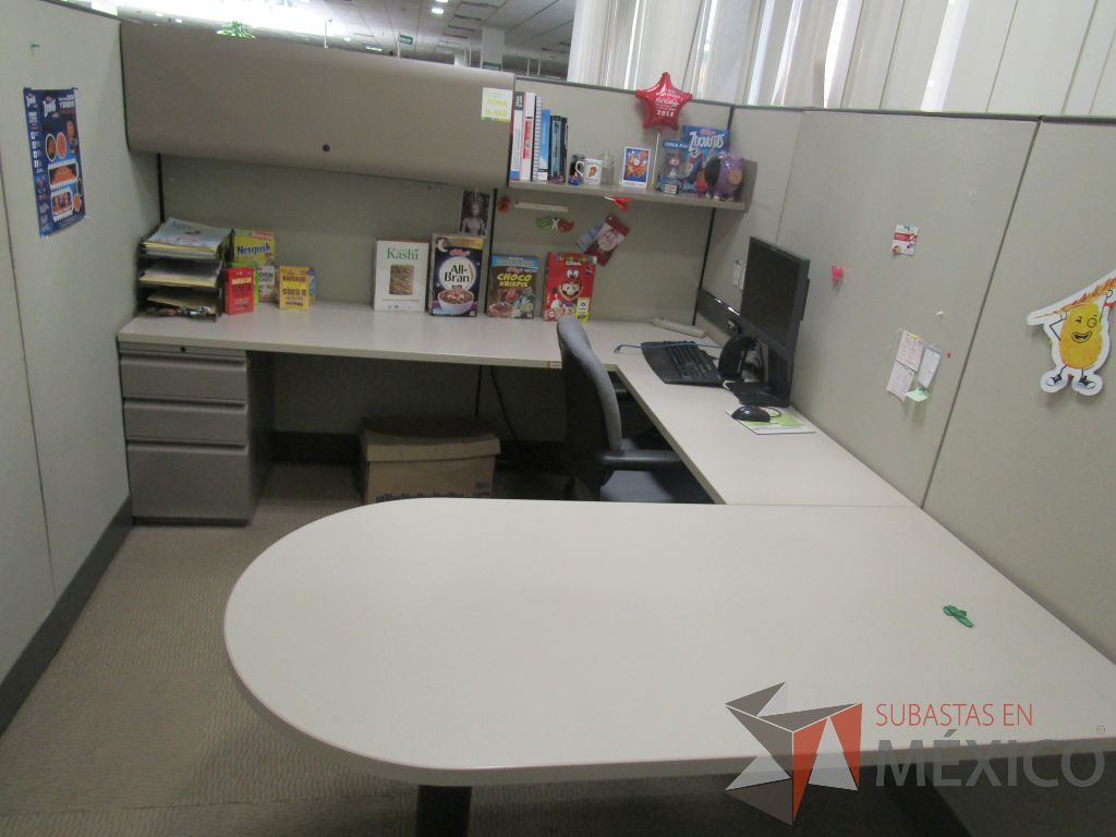 Lote 017 - Estación de trabajo para 3 personas de mampara alta con 3 gavetas - Imagen 4