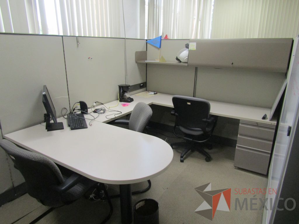 Lote 017 - Estación de trabajo para 3 personas de mampara alta con 3 gavetas - Imagen 5