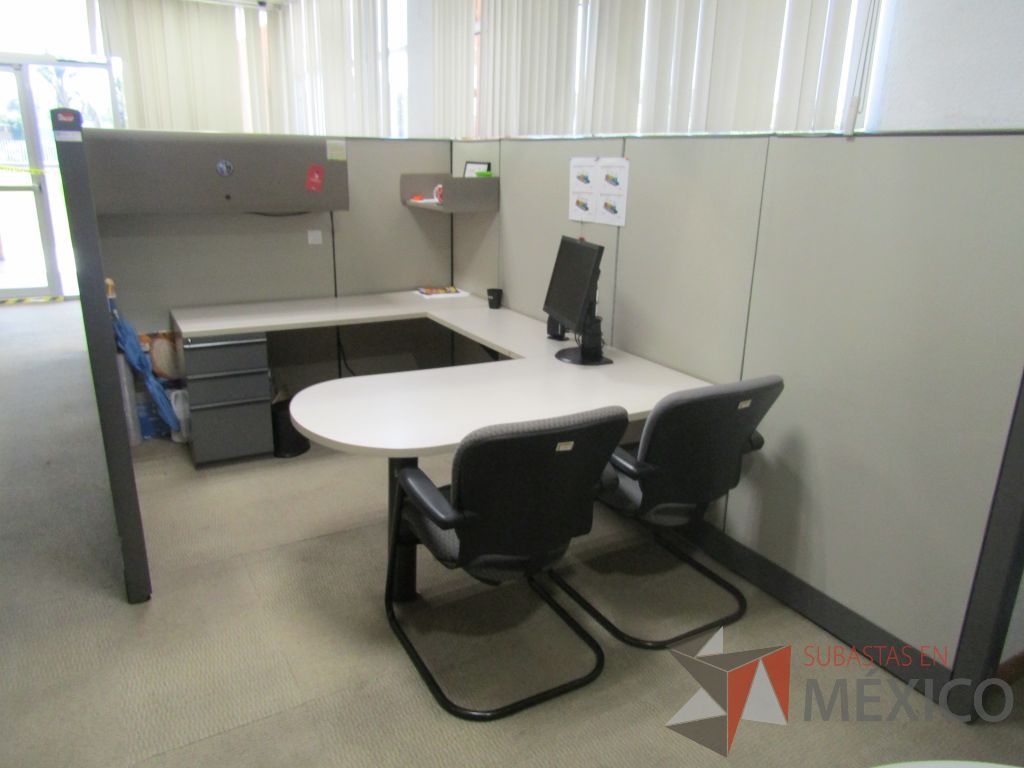 Lote 020 - Estación de trabajo para 2 personas con mampara alta con 2 gavetas - Imagen 4