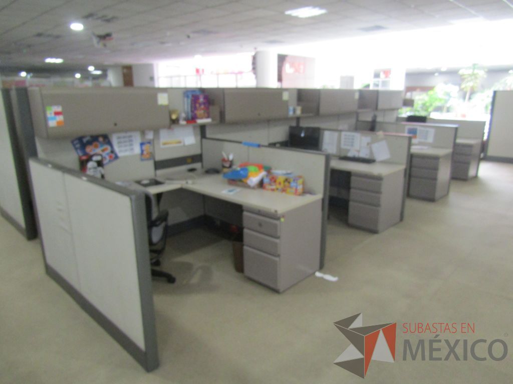 Lote 023 - Estación de trabajo para 4 personas de mampara alta con 4 gavetas - Imagen 16