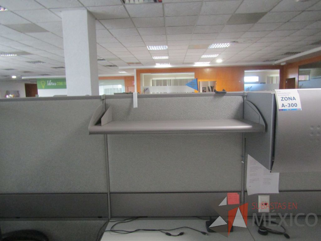 Lote 023 - Estación de trabajo para 4 personas de mampara alta con 4 gavetas - Imagen 12