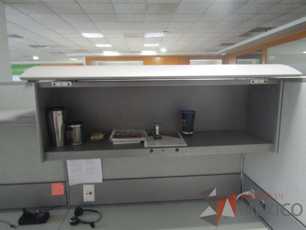 Lote 023 - Estación de trabajo para 4 personas de mampara alta con 4 gavetas - Imagen 13