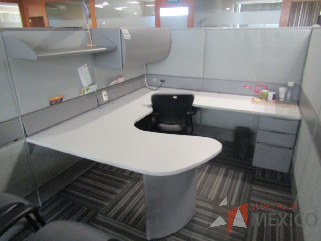 Lote 023 - Estación de trabajo para 4 personas de mampara alta con 4 gavetas - Imagen 15