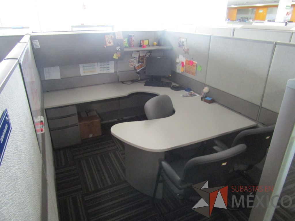 Lote 026 - Estación de trabajo para 22 personas con mampara alta con 22 gavetas - Imagen 38