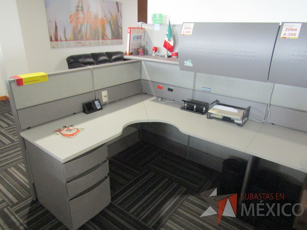 Lote 026 - Estación de trabajo para 22 personas con mampara alta con 22 gavetas - Imagen 39