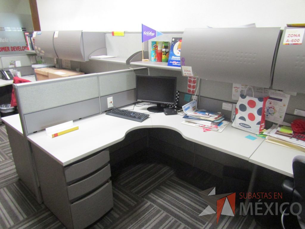 Lote 014 - Estación de trabajo para 4 personas con mampara alta con 4 gavetas - Imagen 8