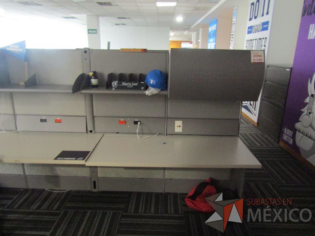 Lote 019 - Estación de trabajo para 8 personas de mampara alta con 8 gavetas - Imagen 8