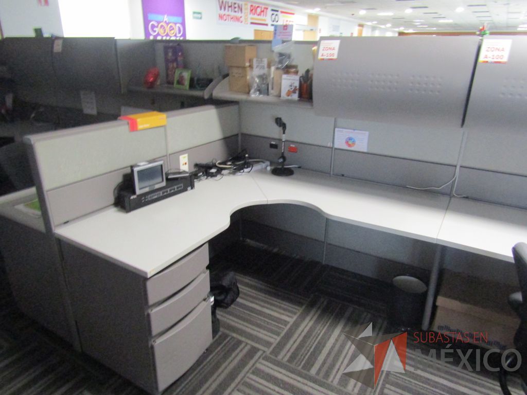 Lote 019 - Estación de trabajo para 8 personas de mampara alta con 8 gavetas - Imagen 11