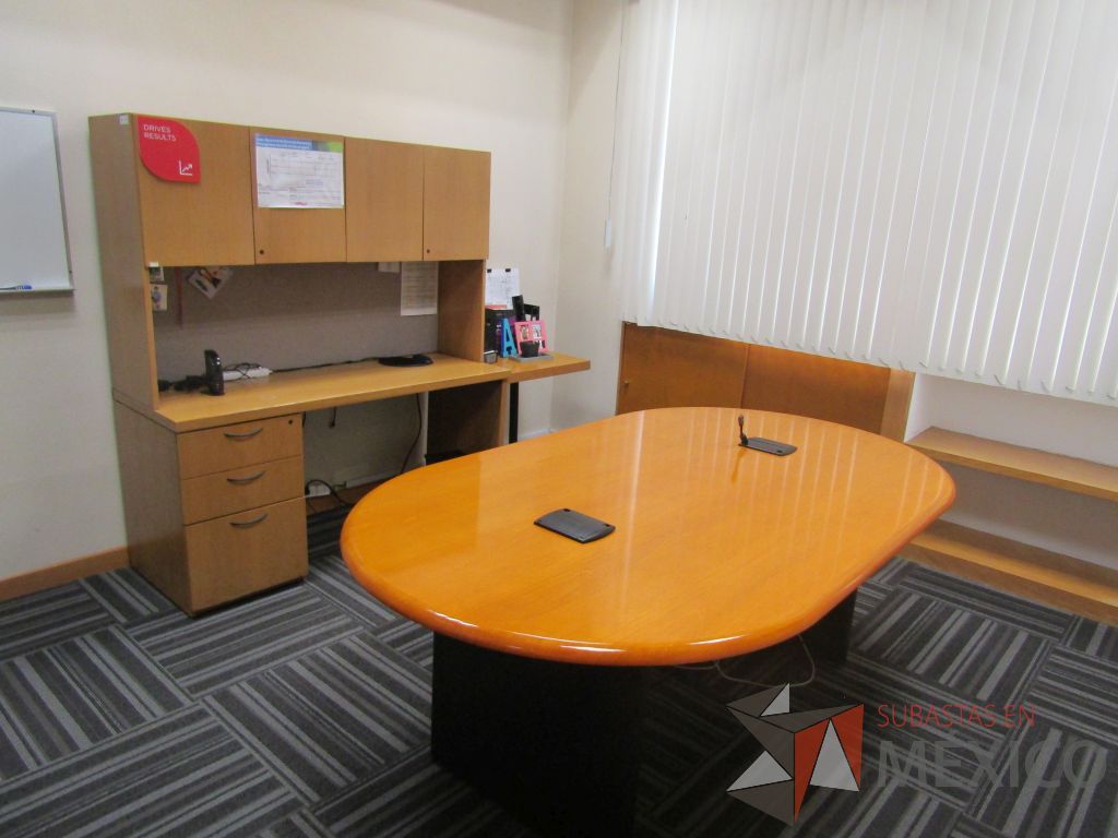 Lote 006 - Mesa de sala de juntas para 4 personas con base color negro - Imagen 7