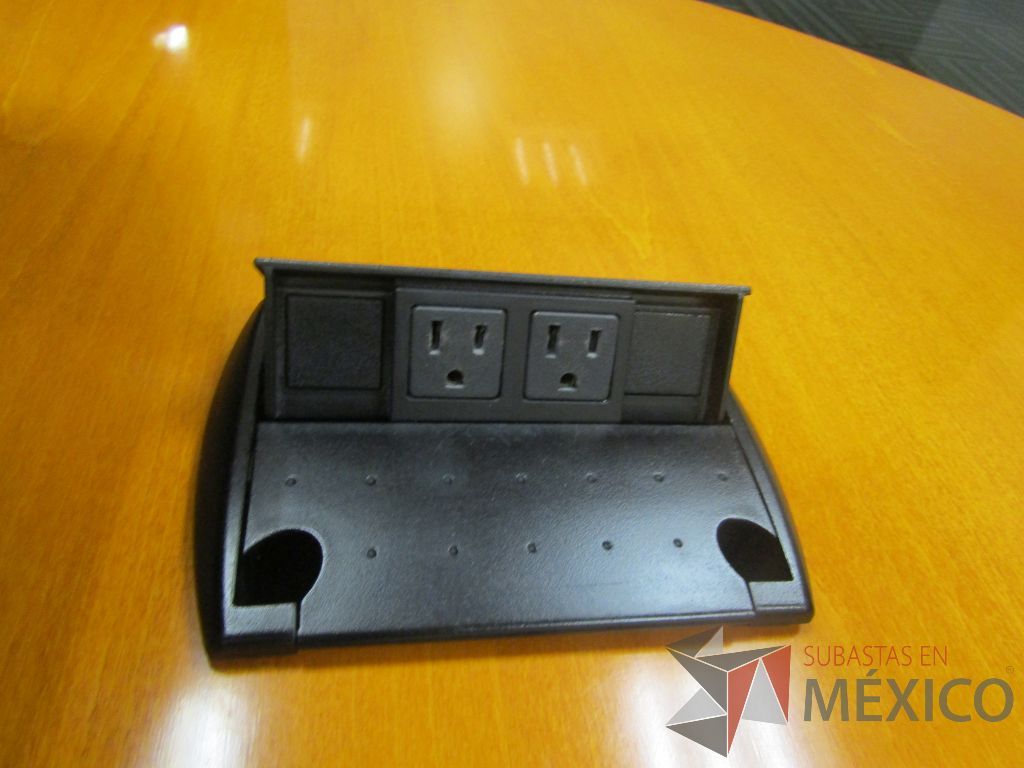 Lote 006 - Mesa de sala de juntas para 4 personas con base color negro - Imagen 8