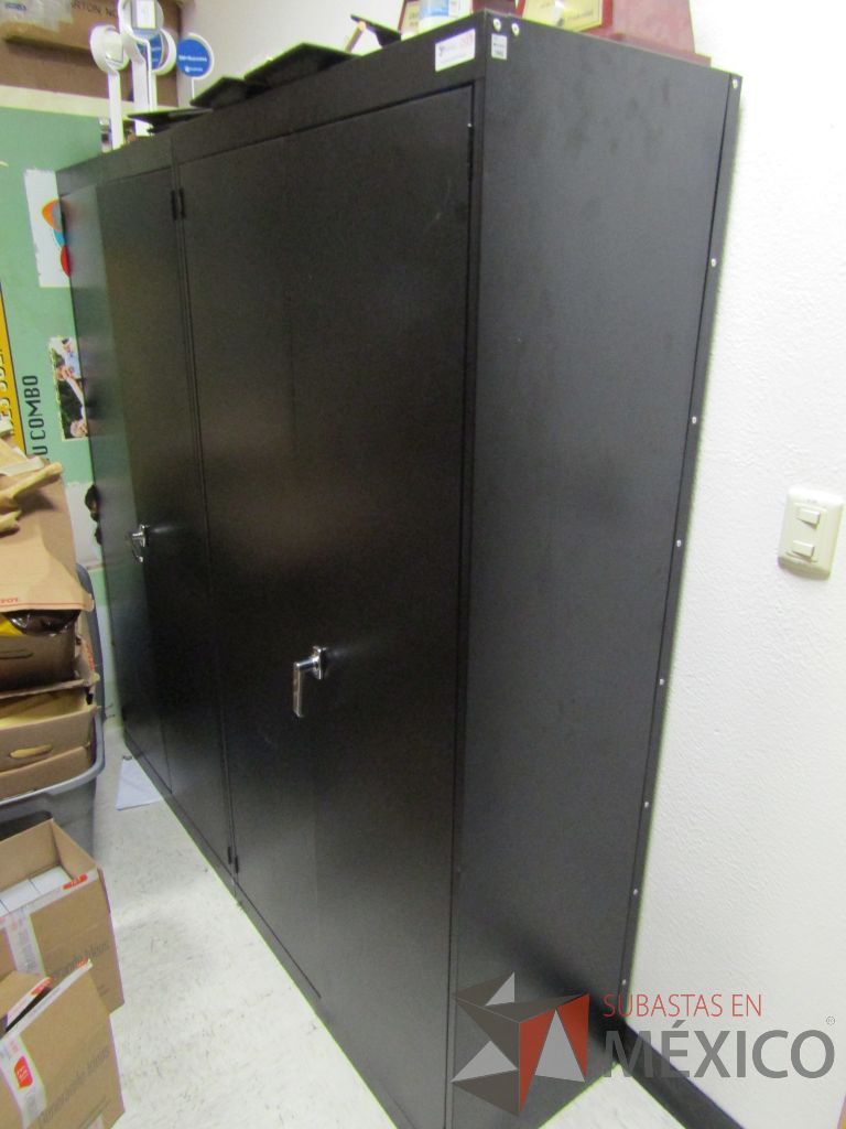 Lote 057 - 2 Gabinetes metálicos de 2 puertas color negro - Imagen 5