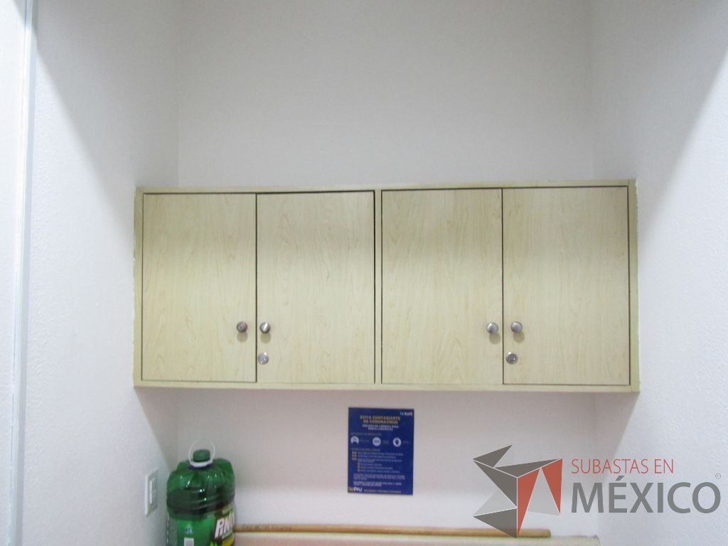 Lote 130 - Mueble con tarja, 4 puertas y 2 cajones. Alacena con 4 puertas - Imagen 5