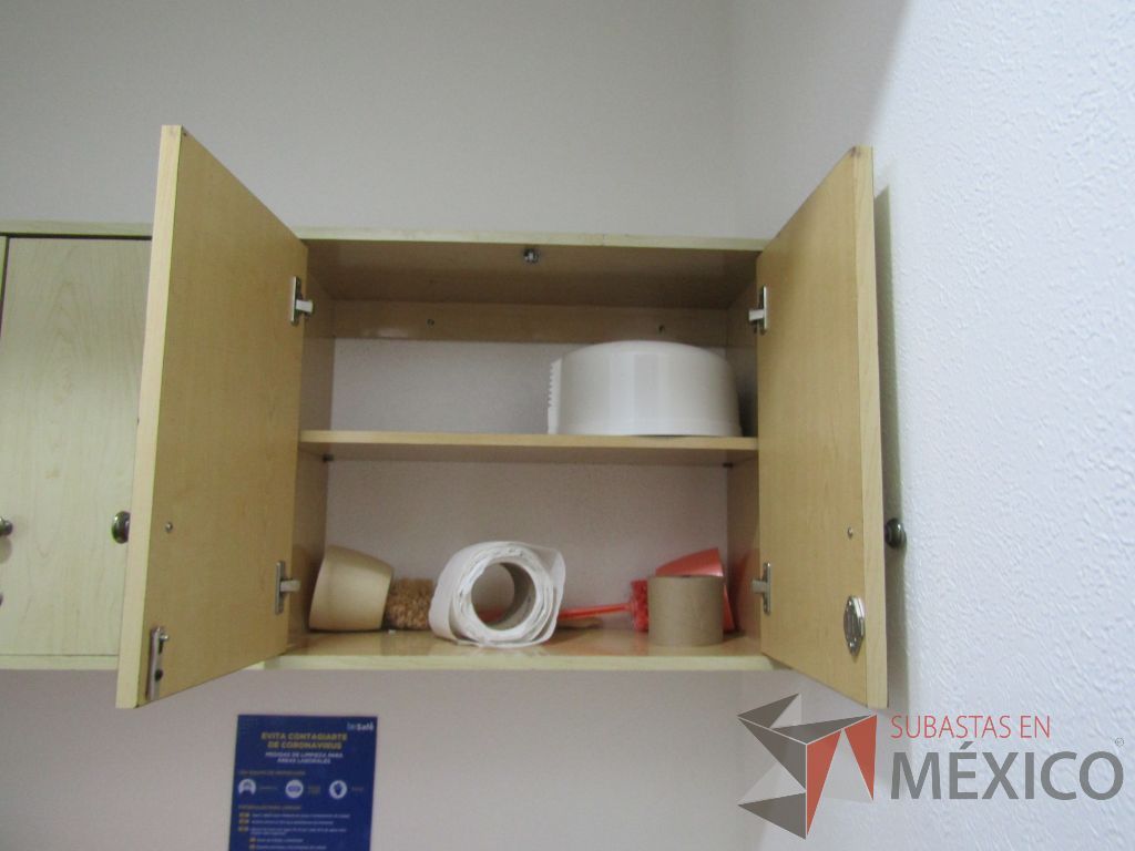 Lote 130 - Mueble con tarja, 4 puertas y 2 cajones. Alacena con 4 puertas - Imagen 15