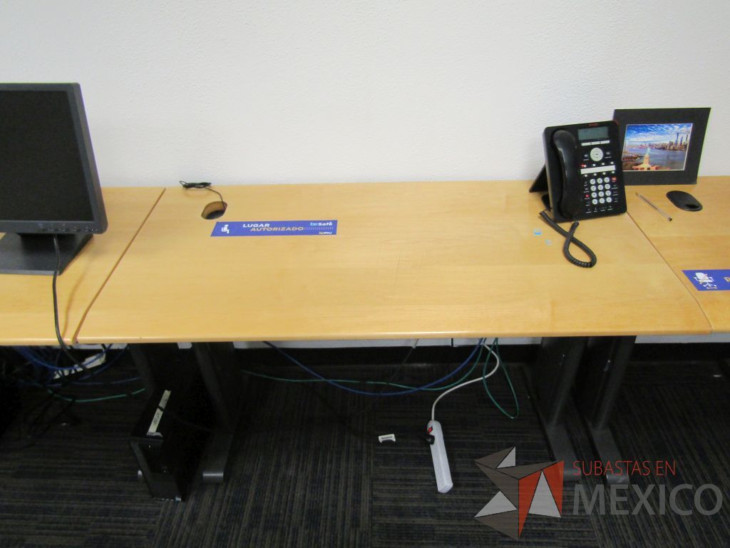 Lote 041 - 3 Mesa de trabajo para 1 persona unidas - Imagen 3