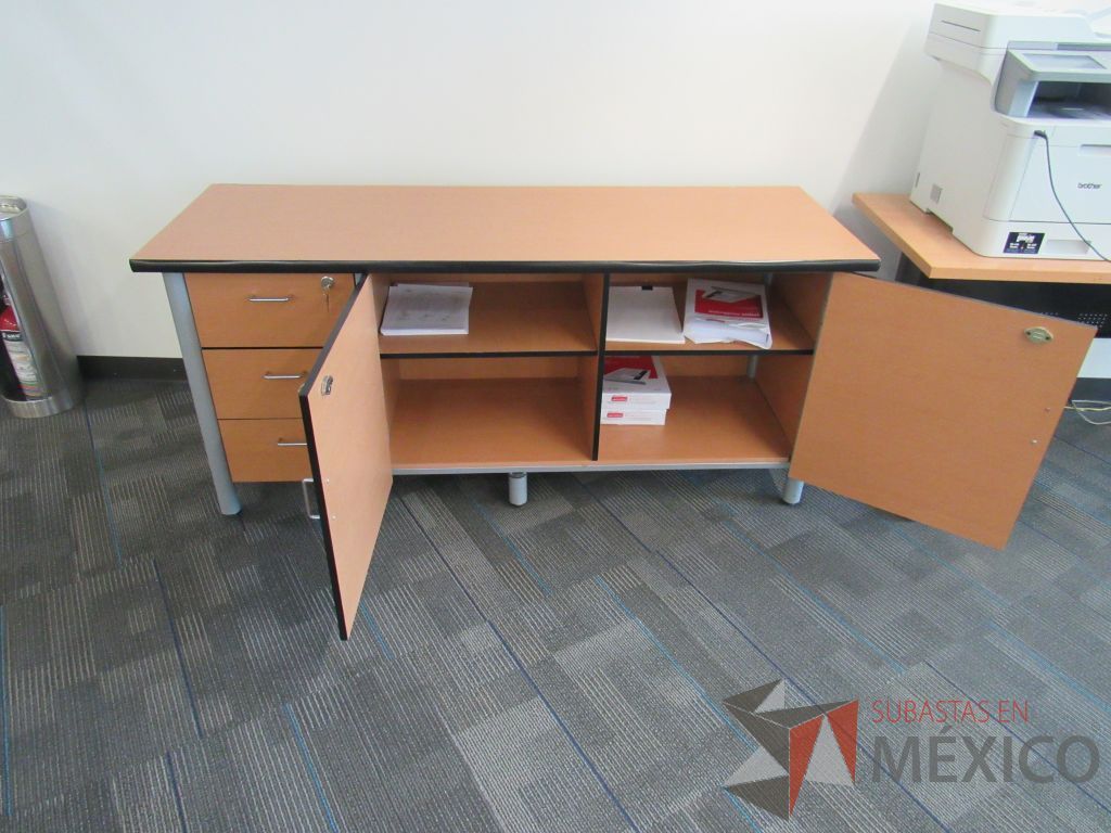 Lote 006 - Credenza con 3 cajones 2 puertas y 1 entrepaño - Imagen 6