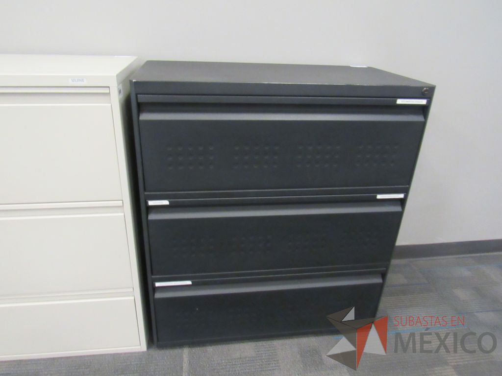 Lote 038 - Archivero metálico horizontal 3 cajones color negro