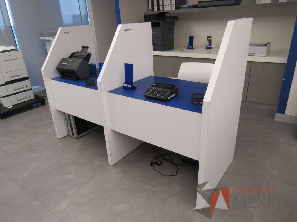 Lote 019 - Estación de trabajo para 2 personas con estructura color blanco con azul - Imagen 4