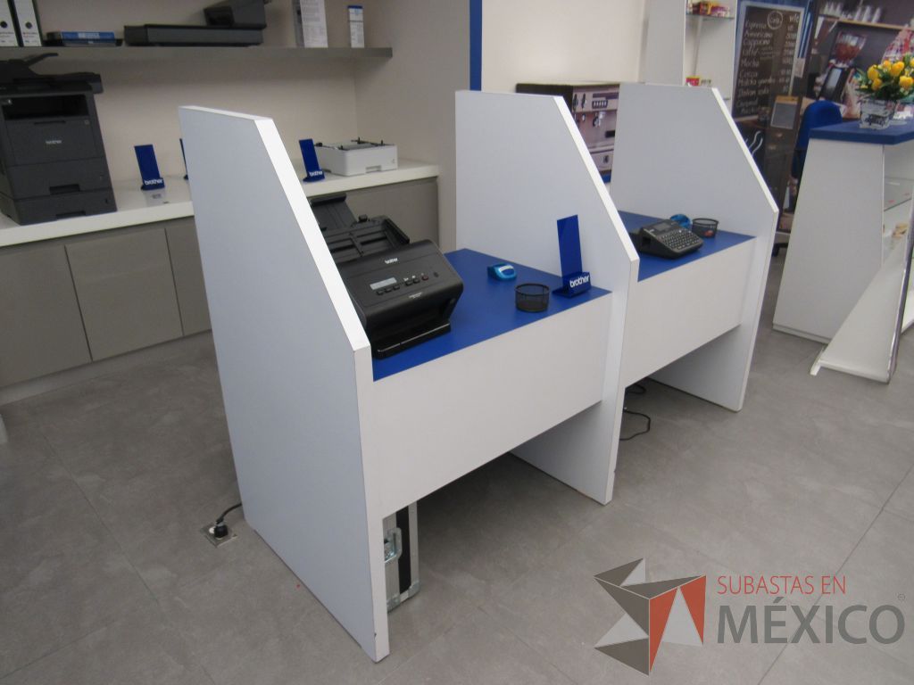 Lote 019 - Estación de trabajo para 2 personas con estructura color blanco con azul