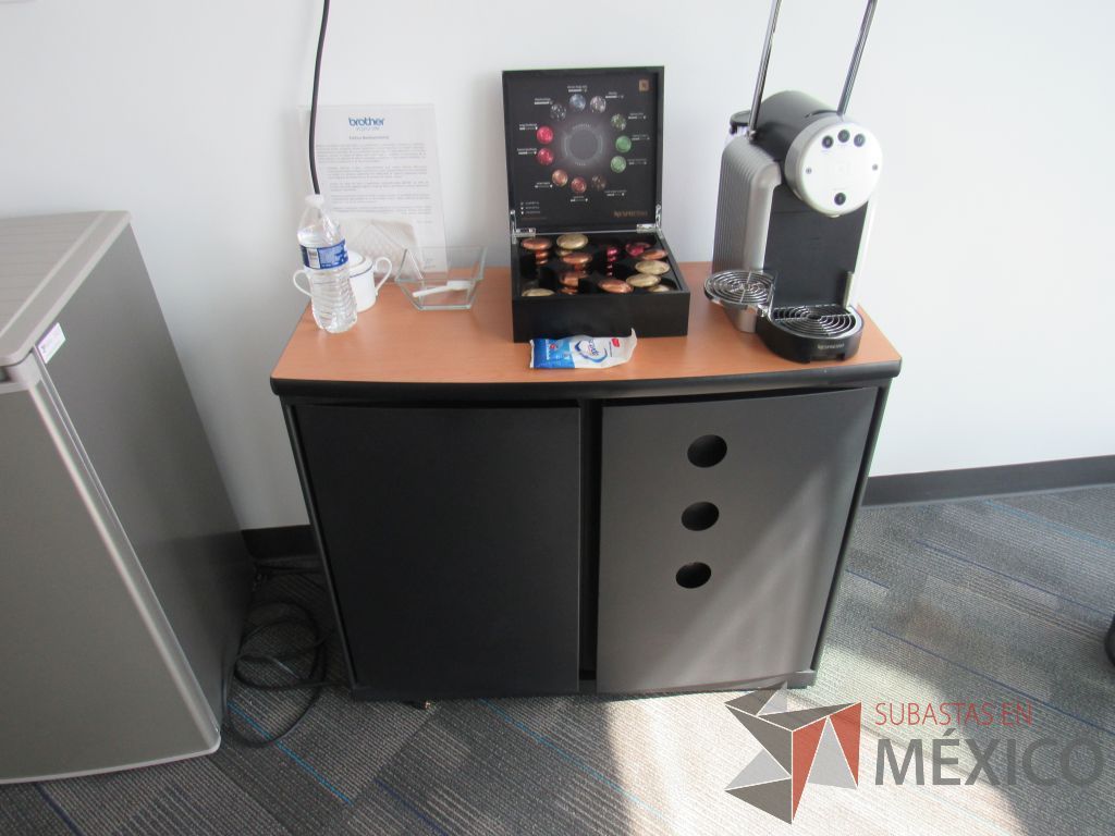 Lote 044 - Gabinete metálico con 2 puertas y 1 entrepaño color negro - Imagen 6