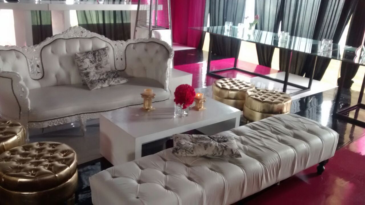 Lote 002 - Sala conformada por 3 Sillones y 3 Mesas Luis XV - Imagen 5