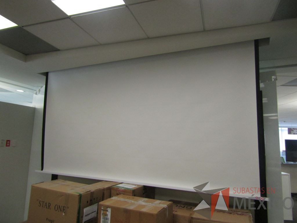 Lote 140 - Pantalla para proyector - Imagen 4
