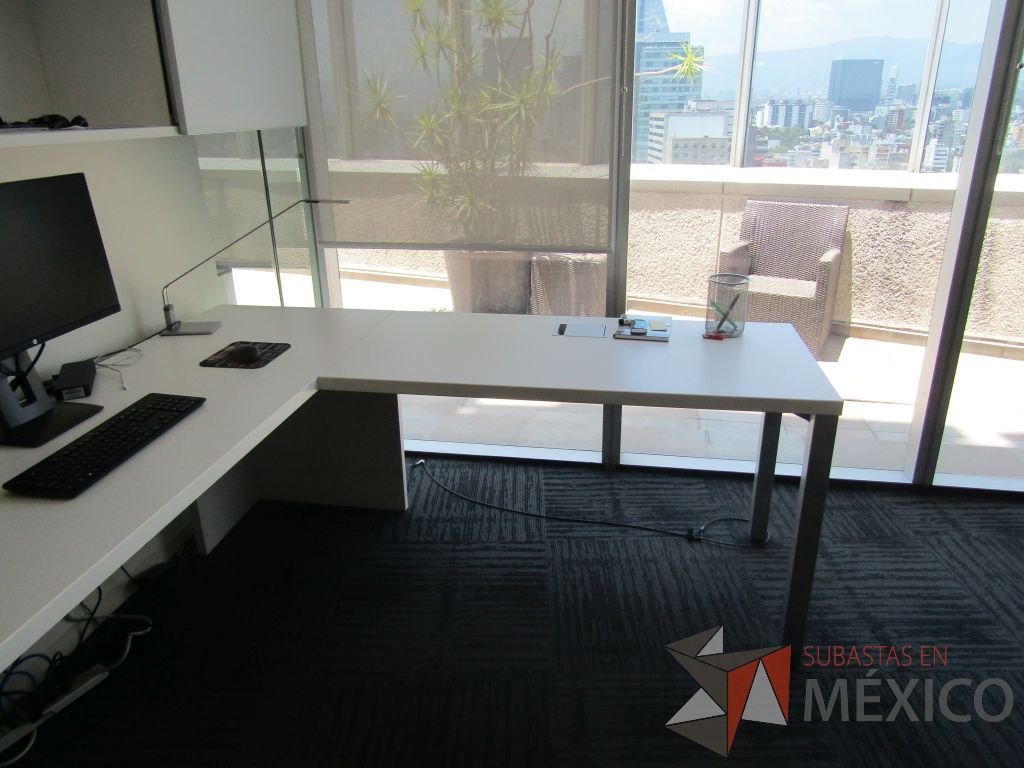 Lote 189 - Escritorio en escuadra , 1 librero con 2 entrepaños y 2 gavetas empotradas. - Imagen 5