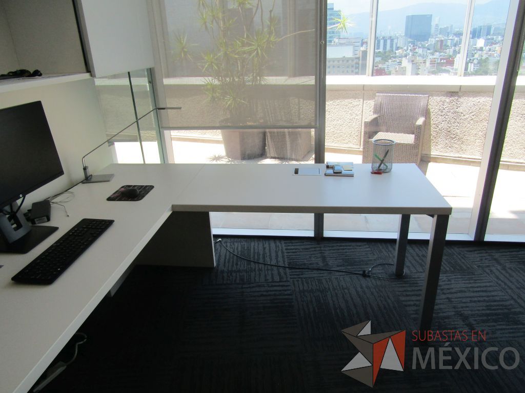 Lote 189 - Escritorio en escuadra , 1 librero con 2 entrepaños y 2 gavetas empotradas. - Imagen 7