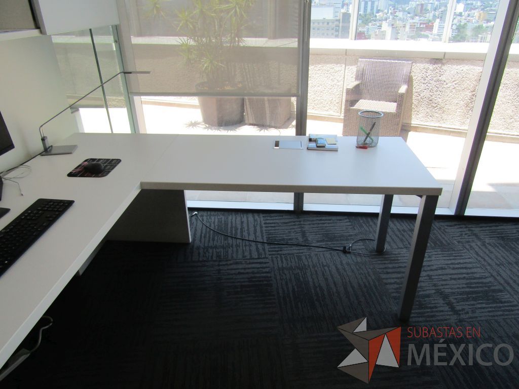 Lote 189 - Escritorio en escuadra , 1 librero con 2 entrepaños y 2 gavetas empotradas. - Imagen 8