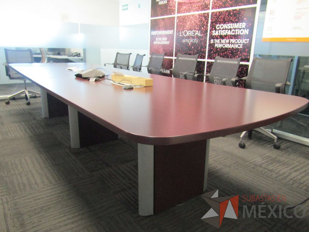 Lote 005 - Mesa de sala de juntas para 10 personas con accesorios para conexión - Imagen 10