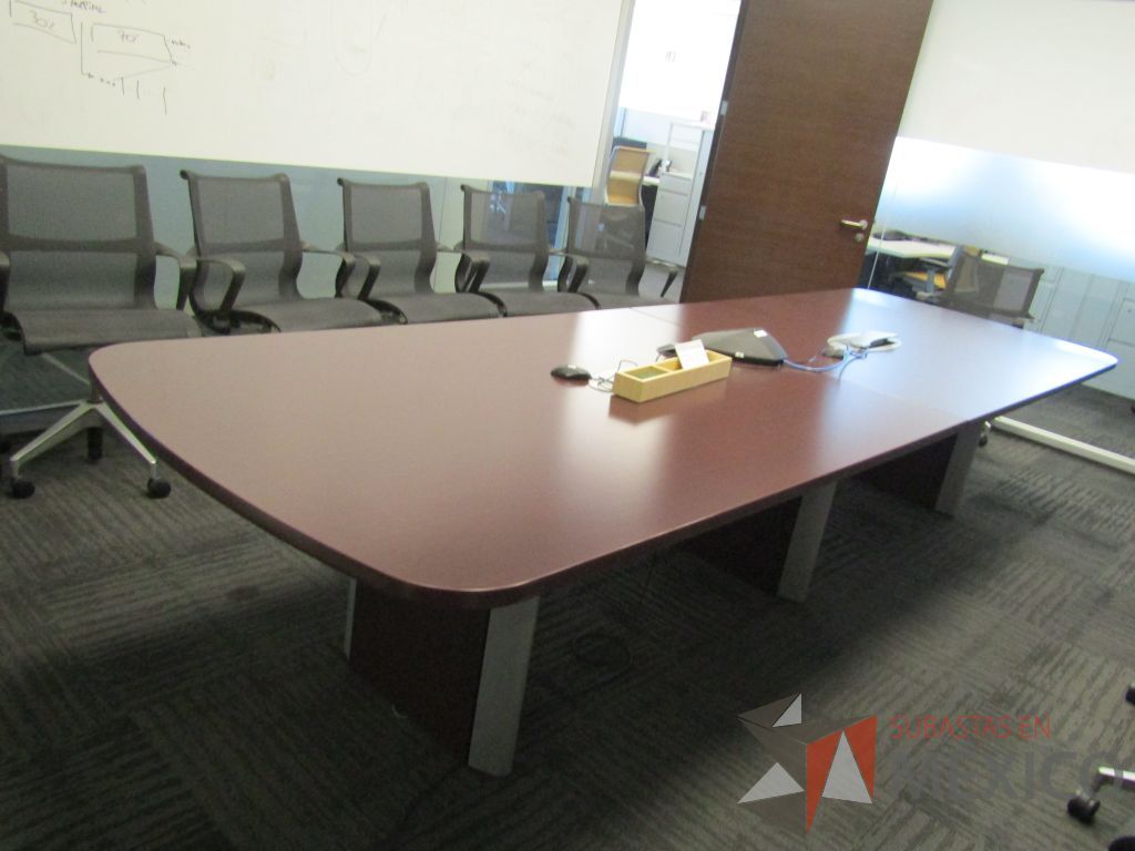 Lote 005 - Mesa de sala de juntas para 10 personas con accesorios para conexión - Imagen 12