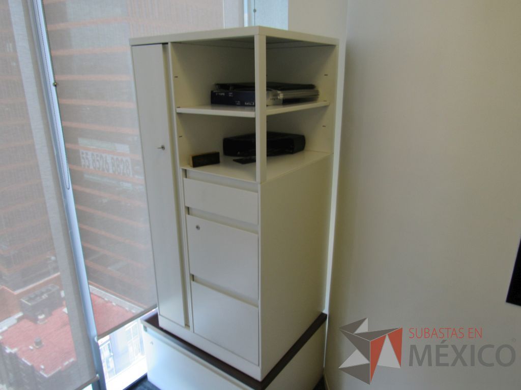 Lote 459 - 2 Gabinetes metálicos con 3 cajones, 1 puerta y 1 entrepaño color blanco. - Imagen 6