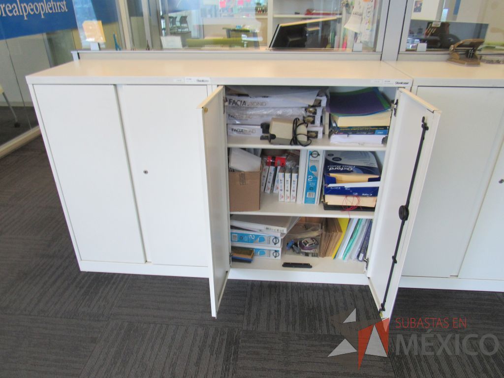 Lote 354 - Gabinete metálico con 4 puertas color blanco. - Imagen 5