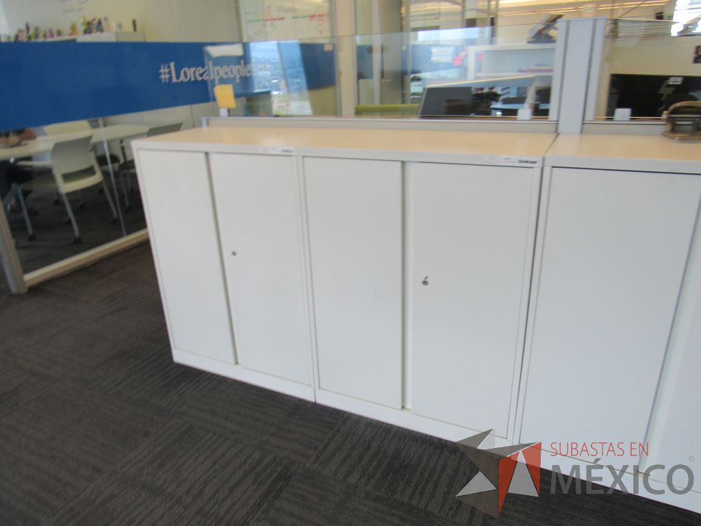 Lote 243 - Gabinete metálico con 4 puertas color blanco. - Imagen 6