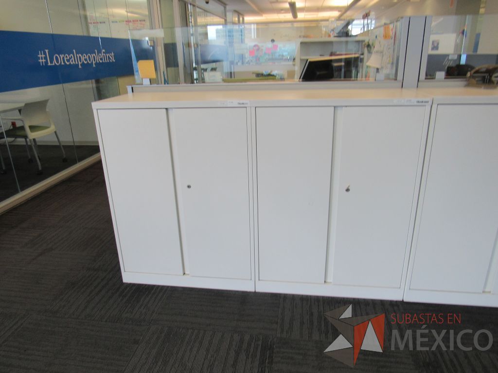 Lote 306 - Gabinete metálico con 4 puertas color blanco. - Imagen 7
